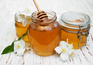 Yasemin çiçekleri ile tatlım