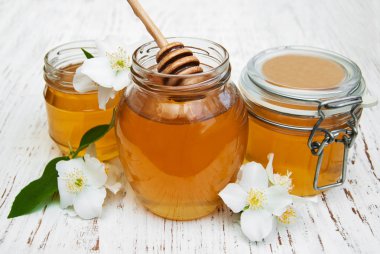 Yasemin çiçekleri ile tatlım