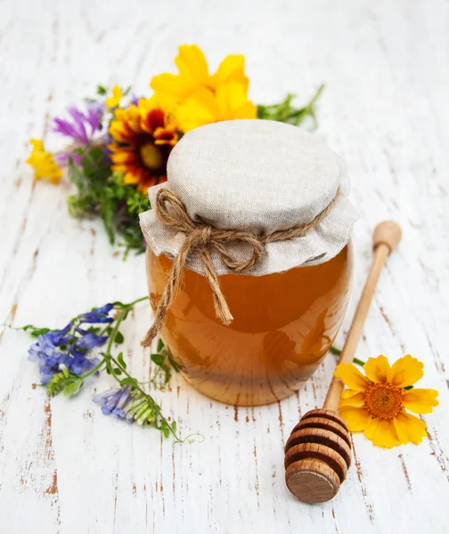 Bal ve kır çiçekleri