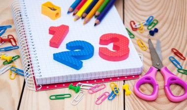 Defter ile okul malzemeleri