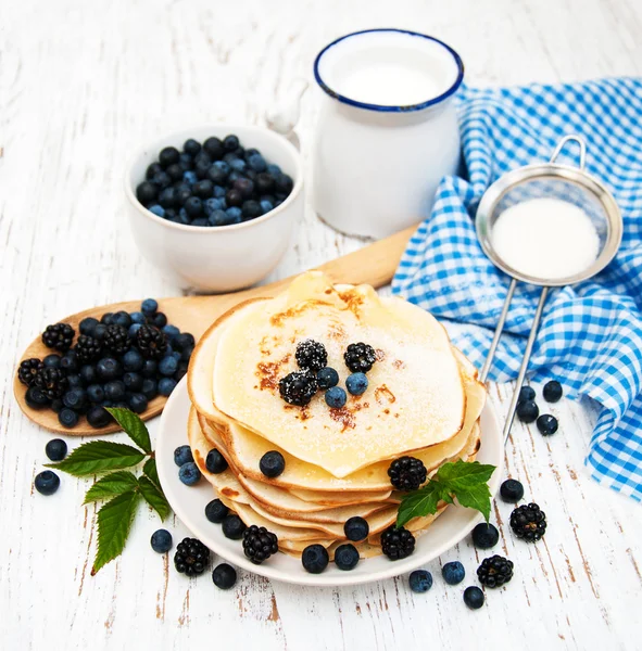 Pannkakor med bär — Stockfoto