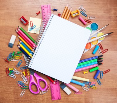 Defter ile okul malzemeleri