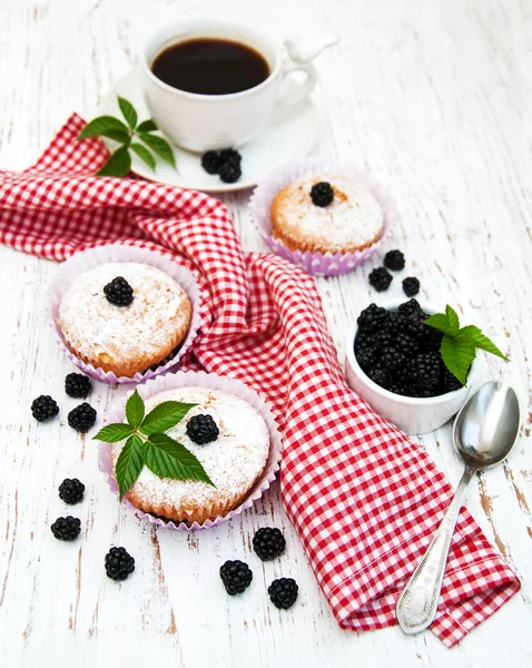 Muffins com bagas frescas — Fotografia de Stock