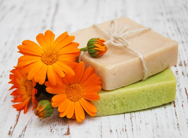 Calendula e sapone fatto a mano — Foto Stock