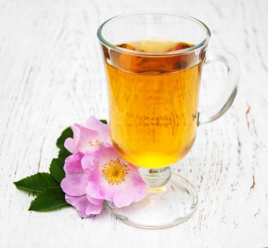 fincan çay ve dogrose