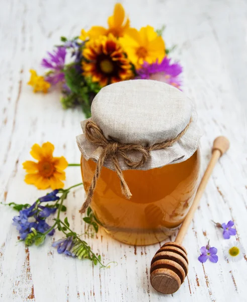 Honey and wild flowers — Stock Photo, Image