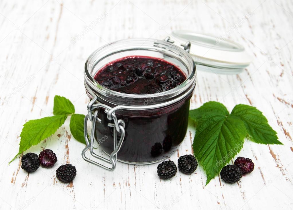 Blackberry jam and fresh blackberries