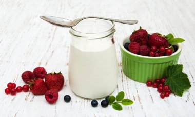 Bal ve kır çiçekleri