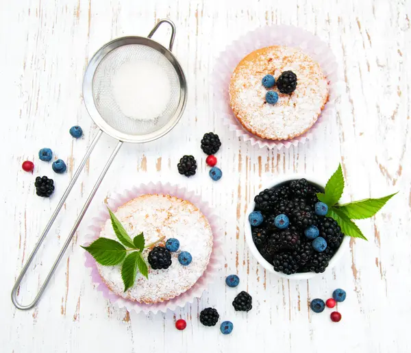 Blackberry ile kekler — Stok fotoğraf