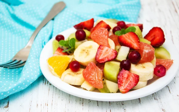 Salat mit frischen Früchten — Stockfoto