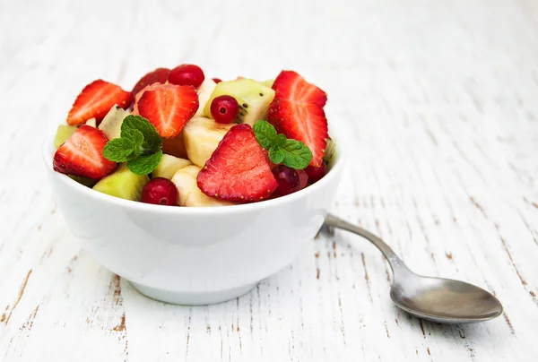 Ensalada con frutas frescas —  Fotos de Stock