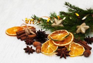 baharat, Kuruyemiş ve kurutulmuş portakal çeşitleri