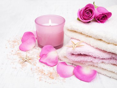 Pembe Gül ile banyo havlusu