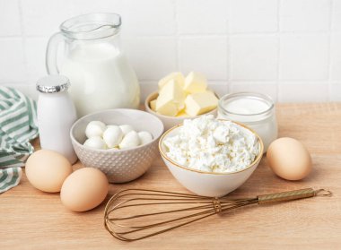 Taze süt ürünleri ve yumurtalar sağlıklı bir gıda konsepti yaratıyor.
