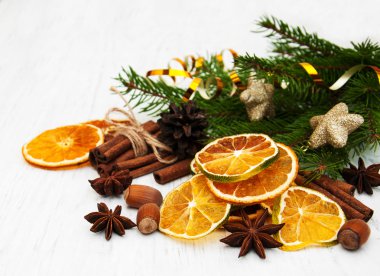 baharat, Kuruyemiş ve kurutulmuş portakal çeşitleri