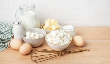 Taze süt ürünleri ve yumurtalar sağlıklı bir gıda konsepti yaratıyor.