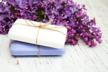 Doğal sabun ve Lila çiçek