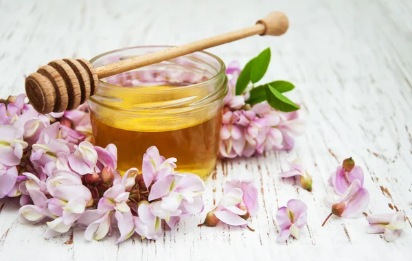 Honey with acacia blossoms — Stock Photo, Image