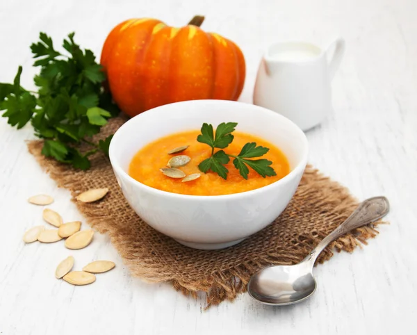 Sopa de calabaza en un tazón — Foto de Stock