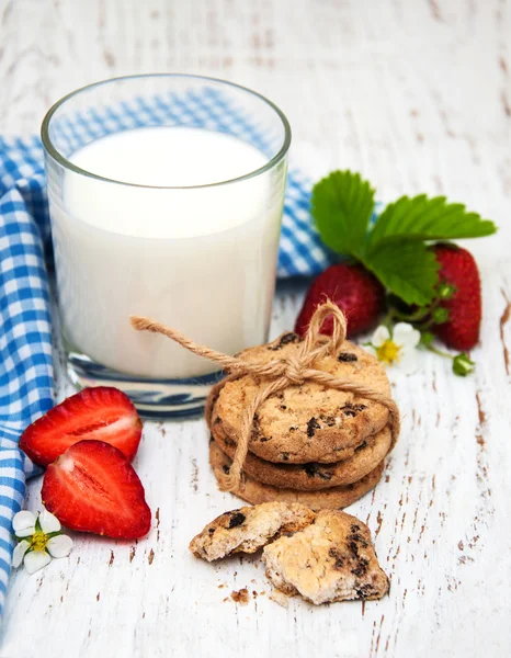 Latte e biscotti — Foto Stock