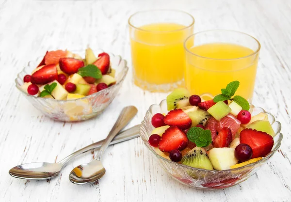 Ensalada con frutas frescas —  Fotos de Stock