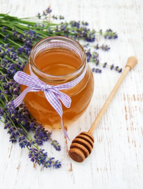 Bal ve lavanta çiçekleri