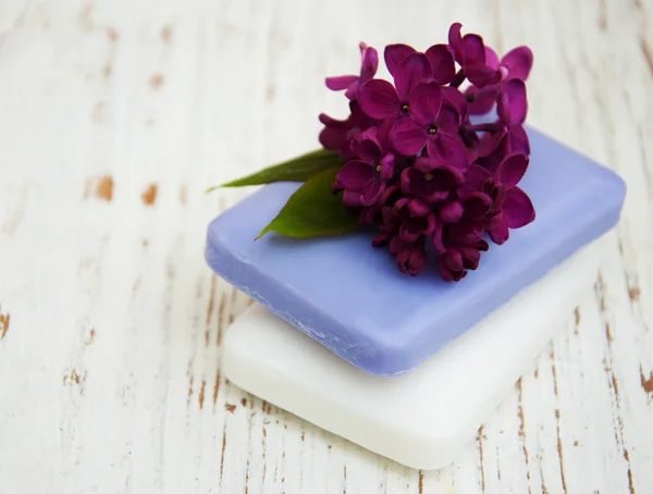 Natural soap and lilac flowers — Stock Photo, Image