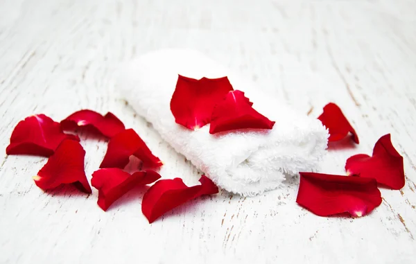 Masaż ręczniki z płatków róży — Zdjęcie stockowe