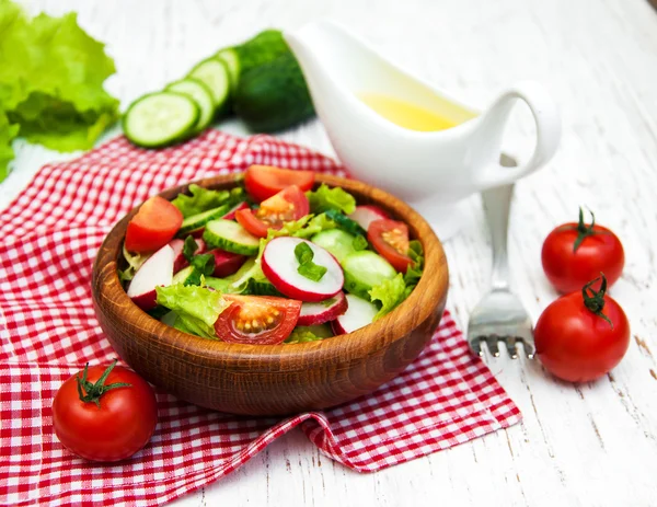 Spring salad with cucumbers and radish — Stock Photo, Image