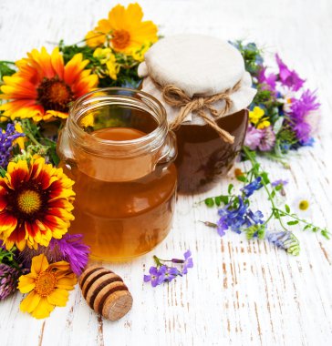 Bal ve kır çiçekleri