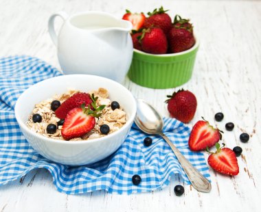 çilek ile müsli 