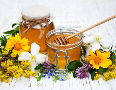 Bal ve kır çiçekleri