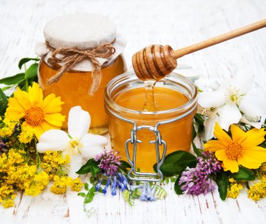 Bal ve kır çiçekleri