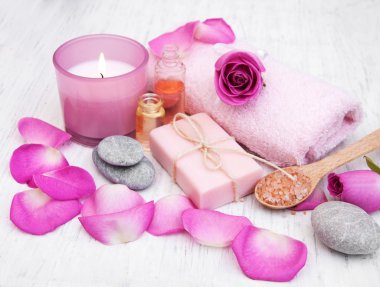 Pembe Gül ile banyo havlusu 