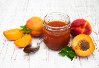 Kayısı reçeli taze çilek ile