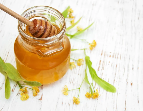 벌 꿀과 항아리 — 스톡 사진
