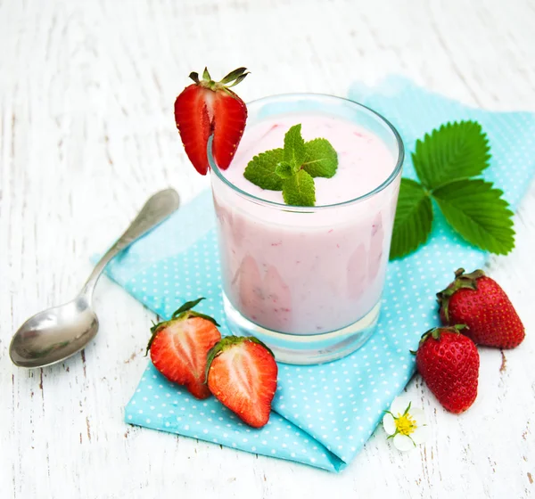 Yaourt aux fraises aux fraises fraîches — Photo