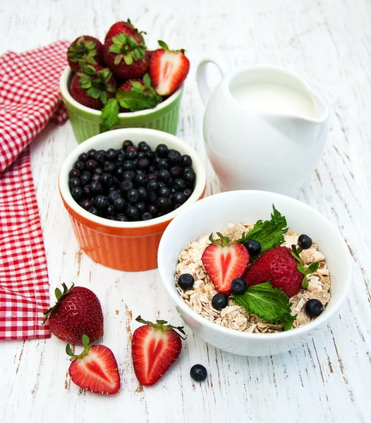 çilek ile müsli