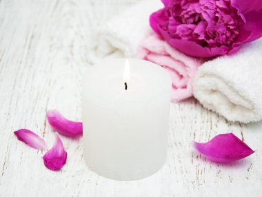 Şakayık çiçekleri masaj havlu ile 