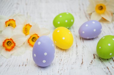 Paskalya yumurtaları ve Nergis