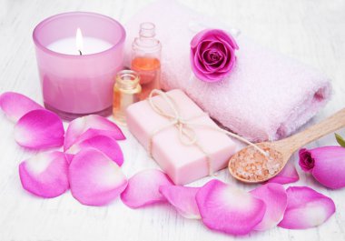 Pembe Gül ile banyo havlusu
