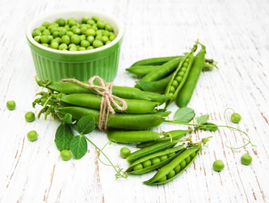 taze bezelye ile kase