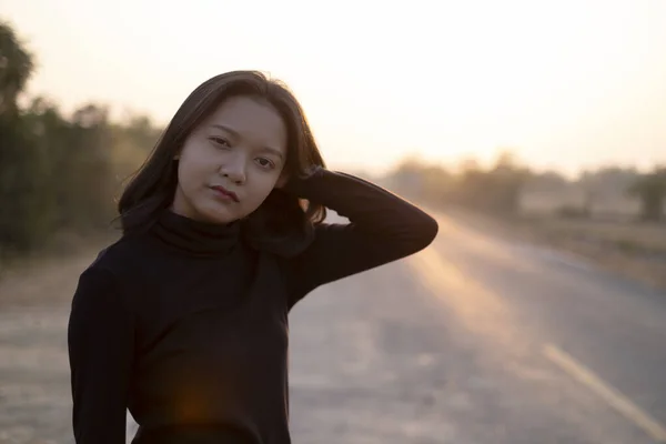 Portrait Young Asian Girl Long Road Sunset Time — Stock Photo, Image