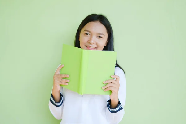 Retrato Estudiante Joven Uniforme Escuela Con Libro Verde Sobre Fondo —  Fotos de Stock