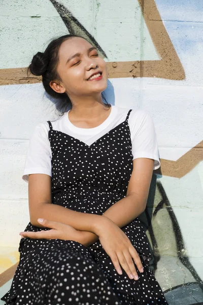 Portré Fiatal Lány Egy Színes Háttér Ázsiai Lány Boldog Lány — Stock Fotó