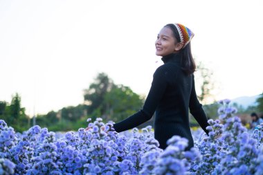 Margaret çiftliği olan Asyalı genç kız..