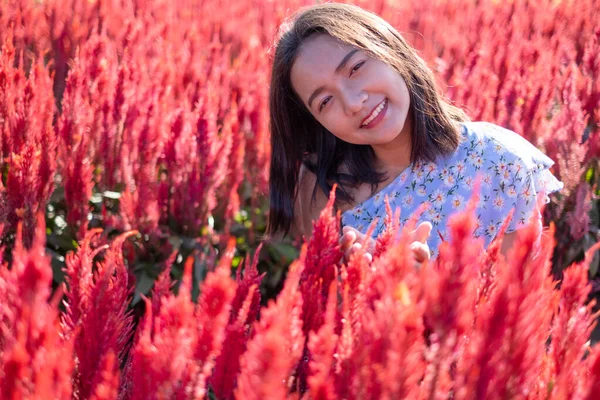 Asian Jeune Fille Magnifique Fleur Ferme Asiatique Fille — Photo
