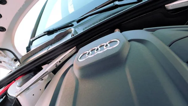 20 décembre 2020-Audi V8 tdi capot moteur — Photo