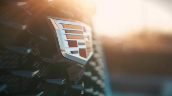 Aralık 2020: Radyatör ızgarasında Cadillac rozeti