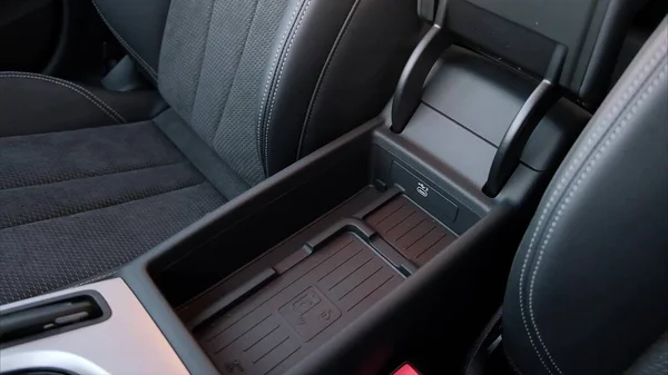 Bir arabanın yakın çekimi.